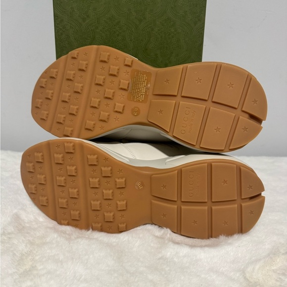 Gucci Cream Sneakers with Multicolor Logo - Picture 7 of 8